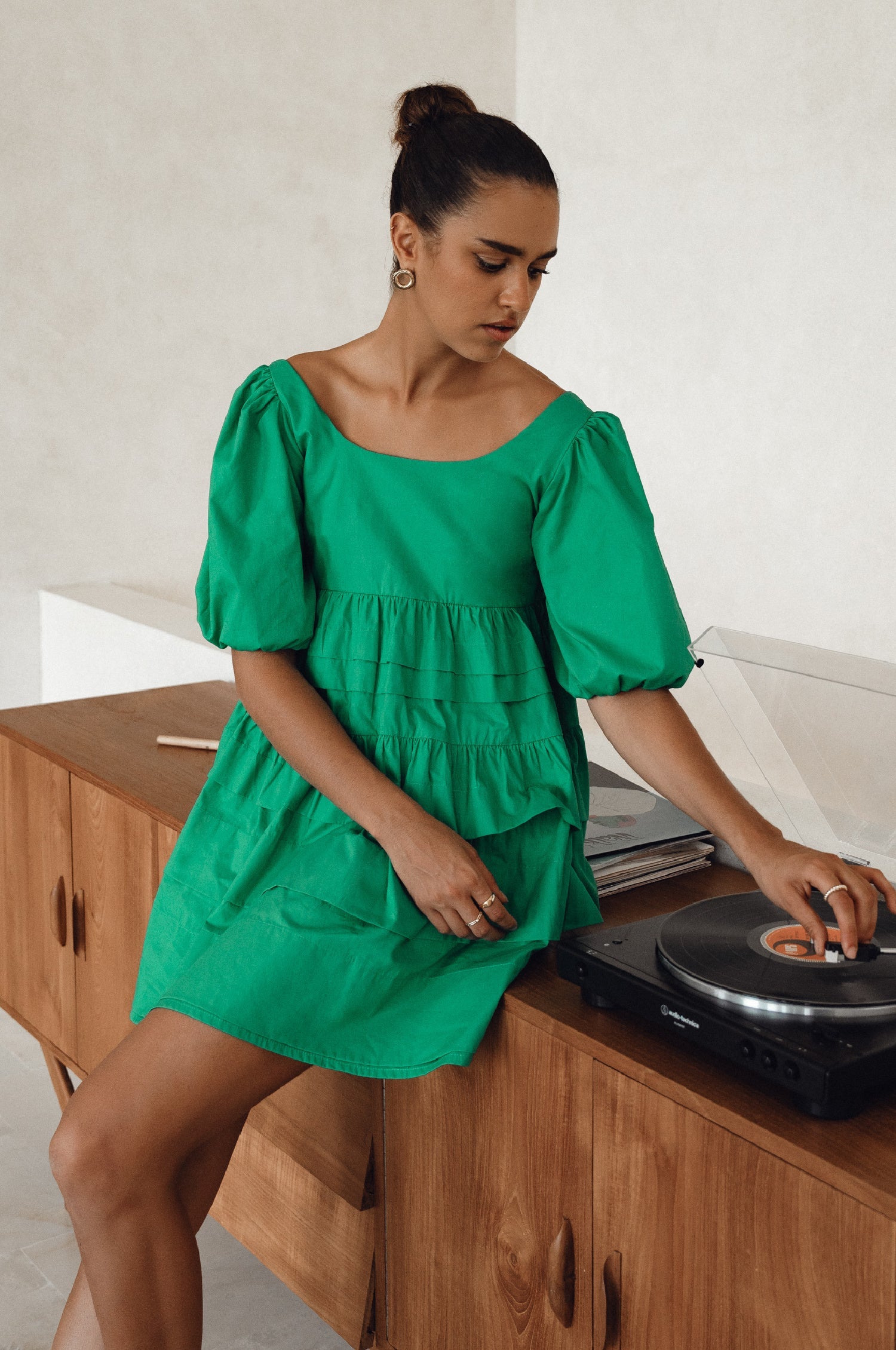 Achieve effortless femininity with the Andrea Babydoll Cotton Mini Dress. Handmade from breathable poplin cotton, this dress features elasticated sleeves, chic folds on the hem, and a flattering round neckline. 